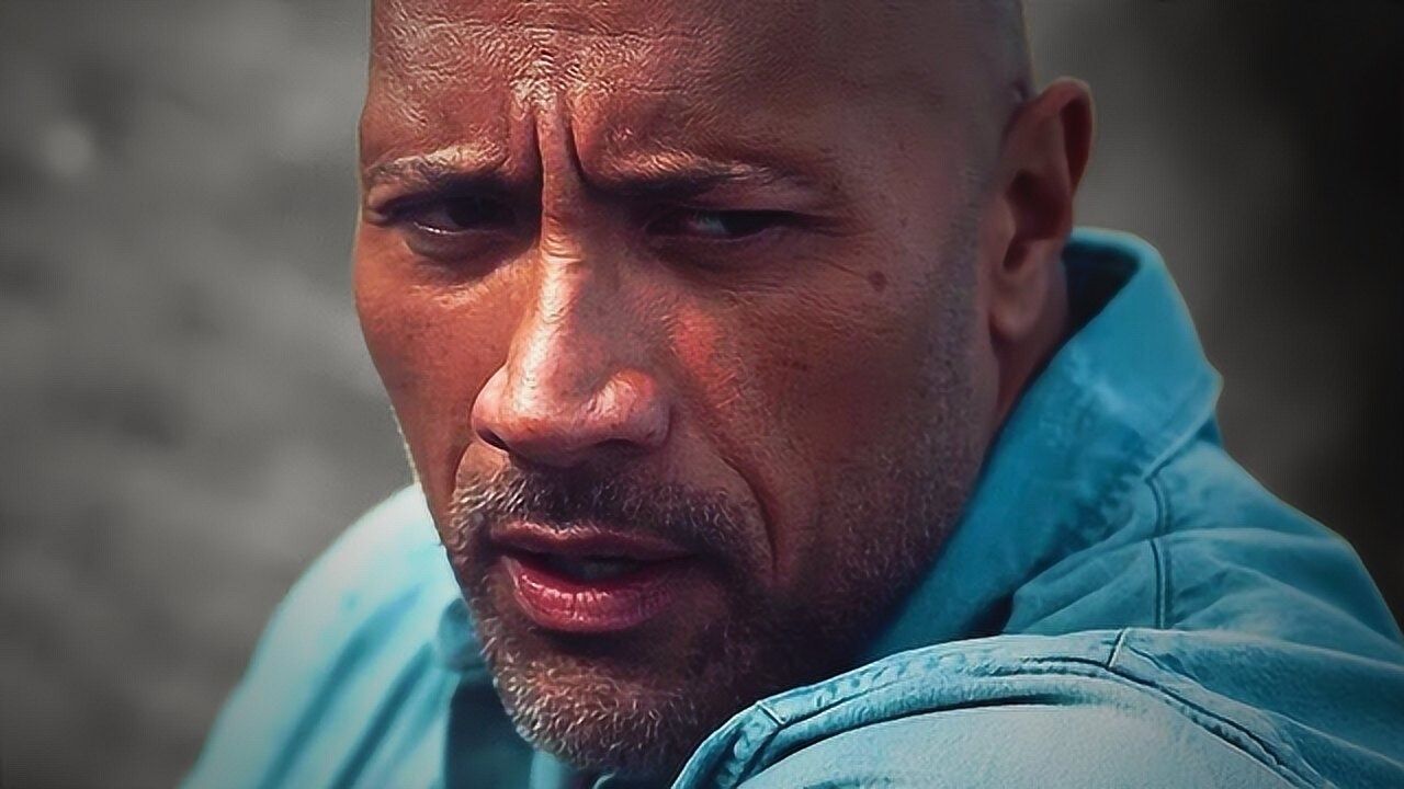 巨石强森健身房狂撸铁 硬汉就是名不虚传!