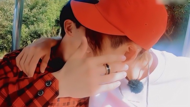 尤长靖vlog,中途小鬼狒狒错位接吻,画面不忍直视