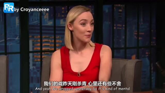 西尔莎ⷮŠ罗南在片场扮演“辣妹组合” 与主持人比拼法语