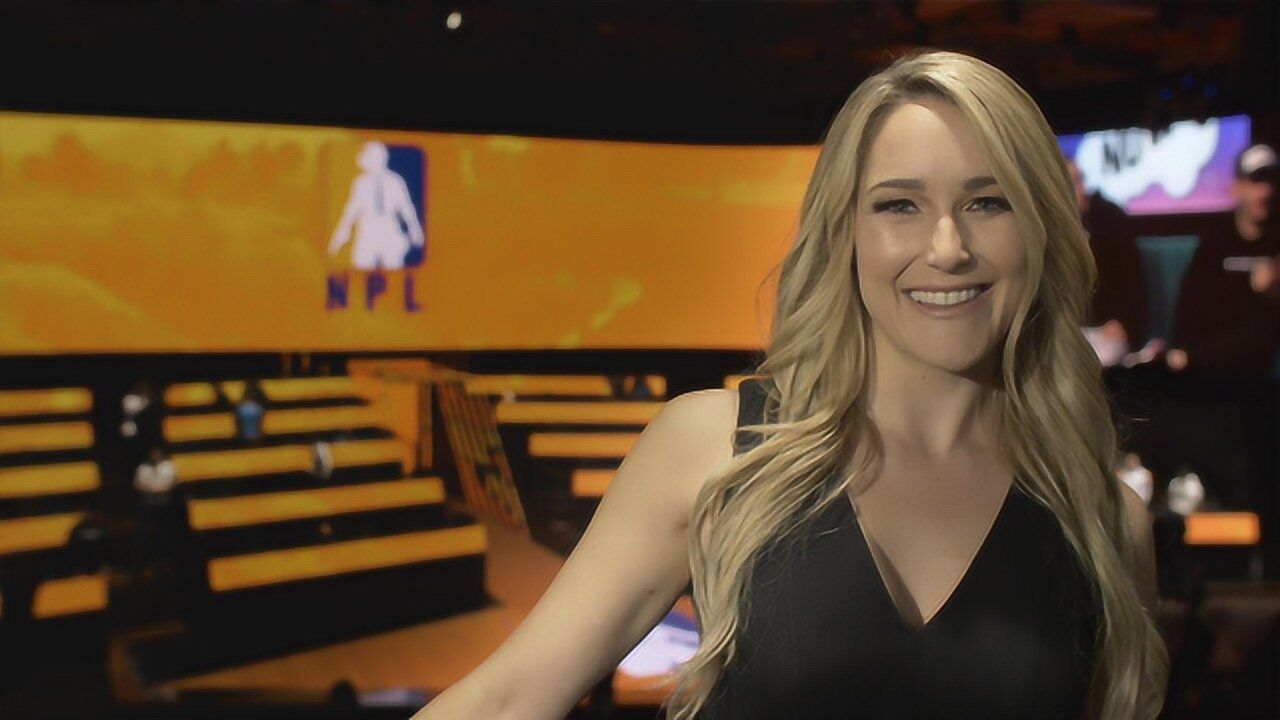 美国最受欢迎的电竞美女主持人:我感觉自己是个科学家