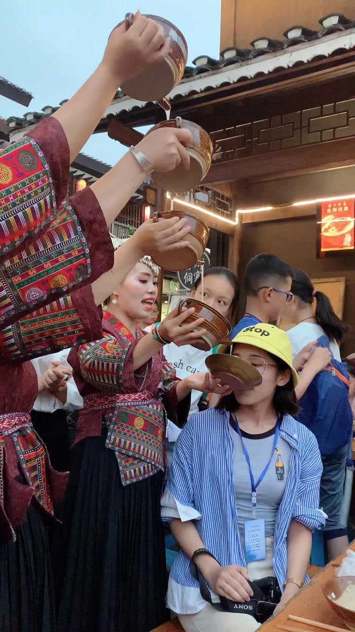 苗族人都是这样灌酒的结局意料之中啊