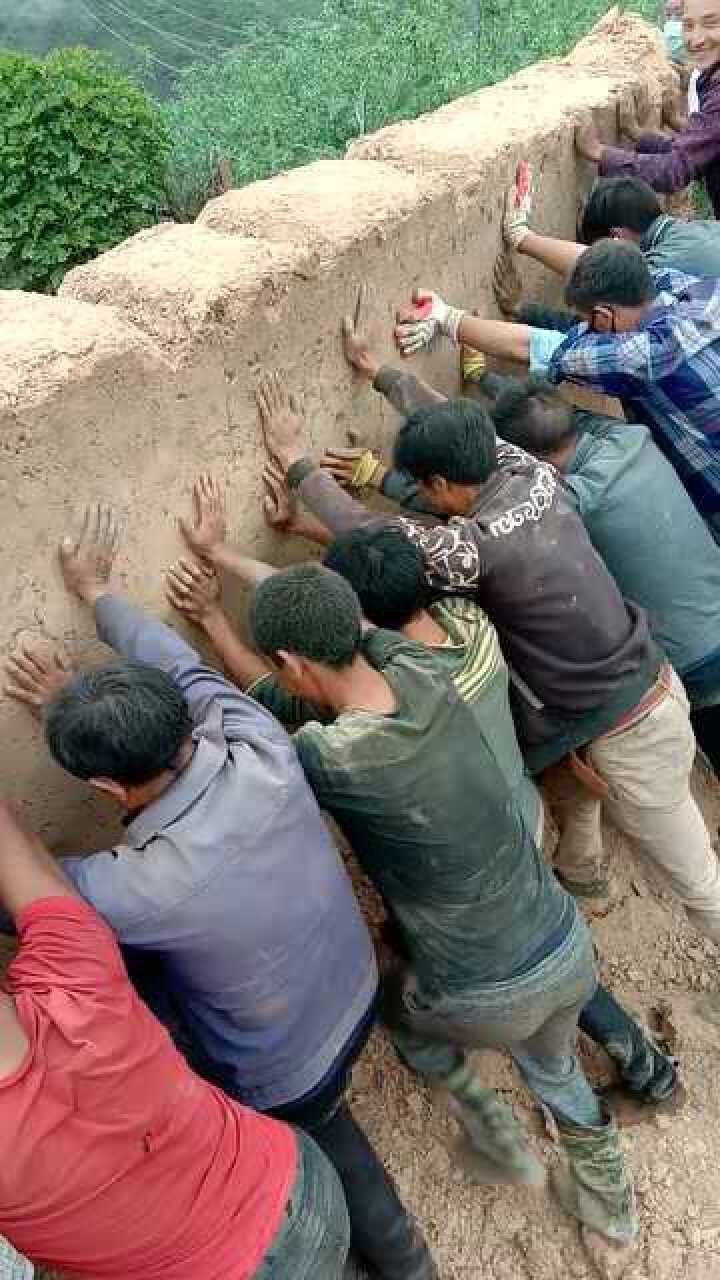 什么叫墙倒众人推,今天我算见识到了,网友:团结就是力量!_腾讯视频