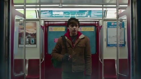 男孩被追上地铁，可地铁上的人突然消失，谁知地铁竟穿越了时空