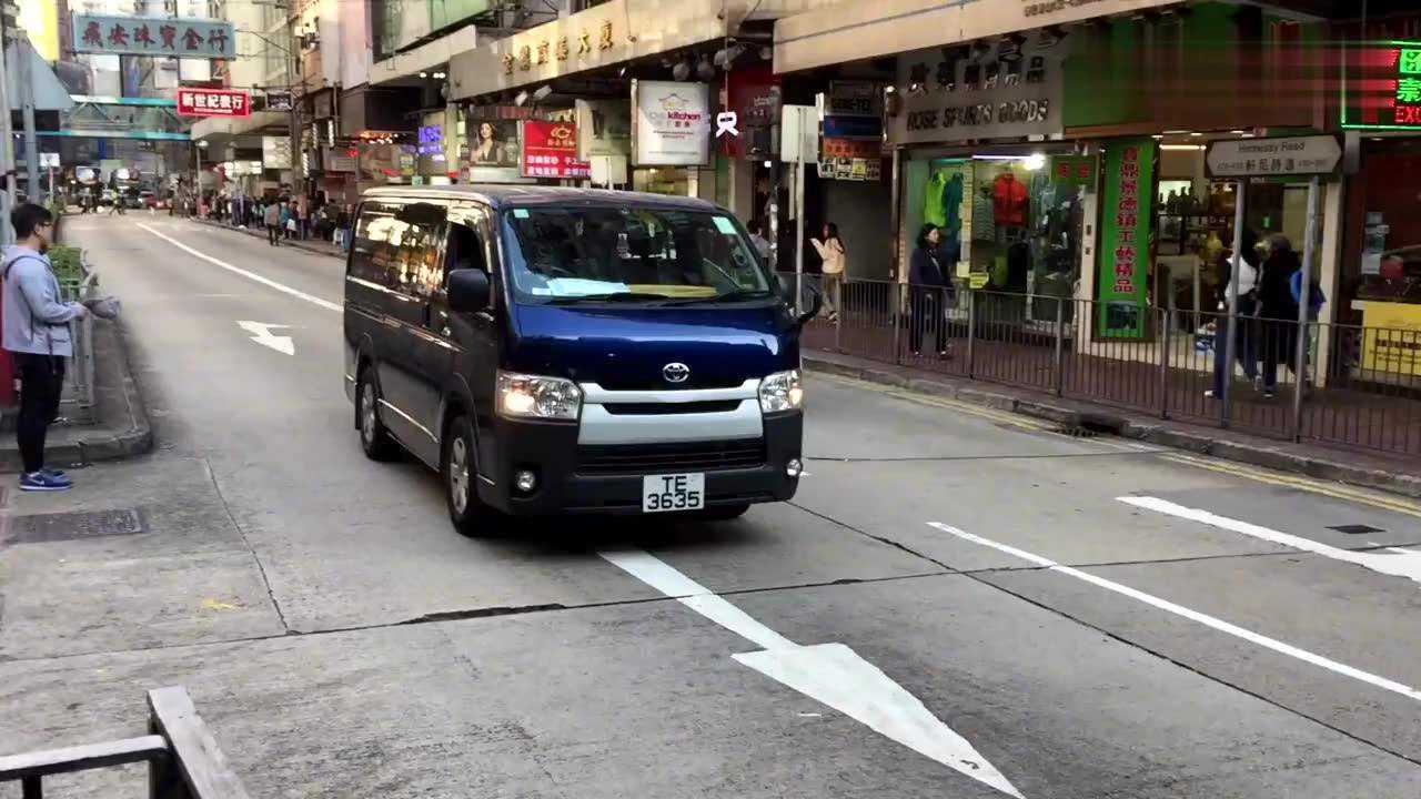 香港警察交通部门罕见丰田普锐斯警车紧急出警