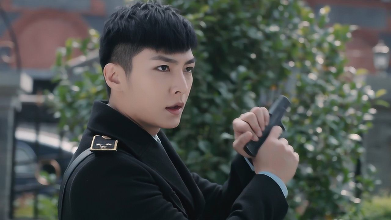 请赐我一双翅膀:林九歌被调戏,龙天羽一个举动,沙峰吓尿了