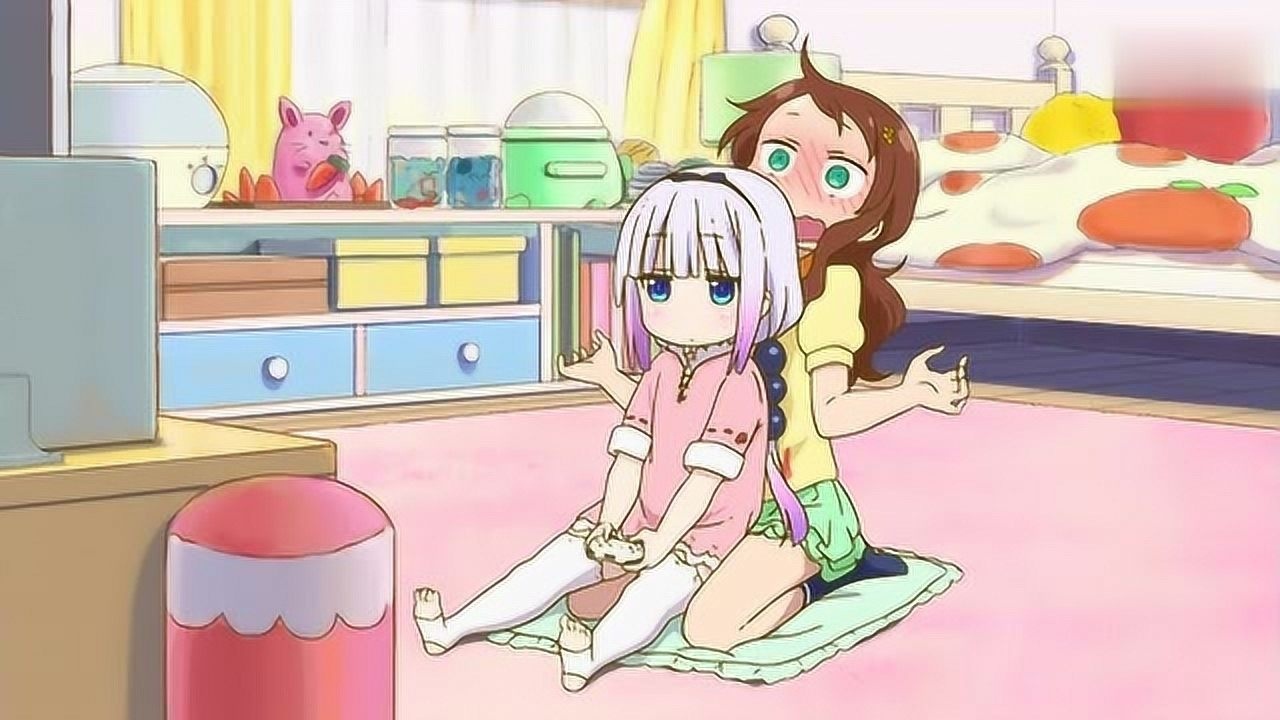 才川和康娜酱玩游戏康娜酱坐到才川腿上才川感到很幸福