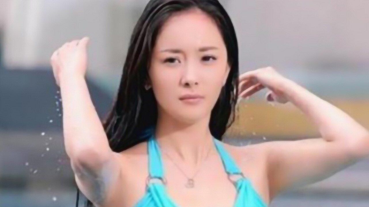 杨幂有多性感当把高跟鞋脱掉穿丝袜走路时网友这谁顶得住