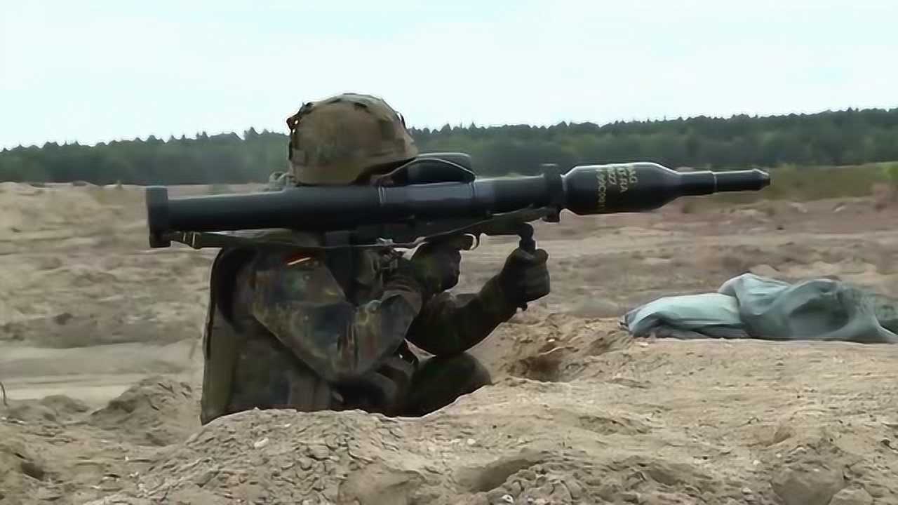 德国士兵射击rpg火箭筒