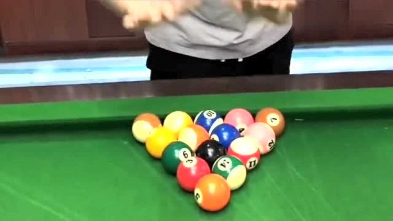 花式台球今天不教打球的方法了教你们徒手摆球