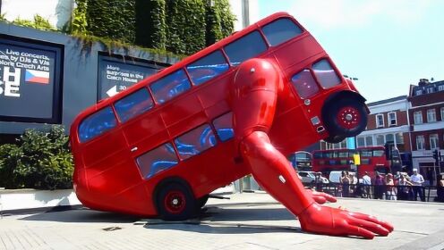 世界上最奇葩的网红公交车,长着两个巨大的手臂,还会做俯卧撑