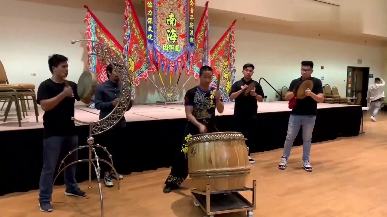 大师级的舞狮鼓打鼓表演真的太厉害了