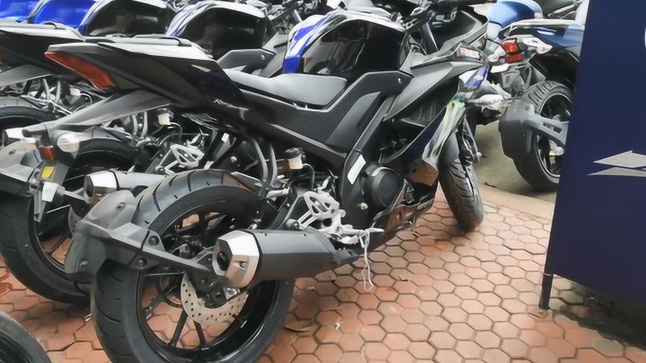 19款雅马哈r15 v3 monster energy版实拍