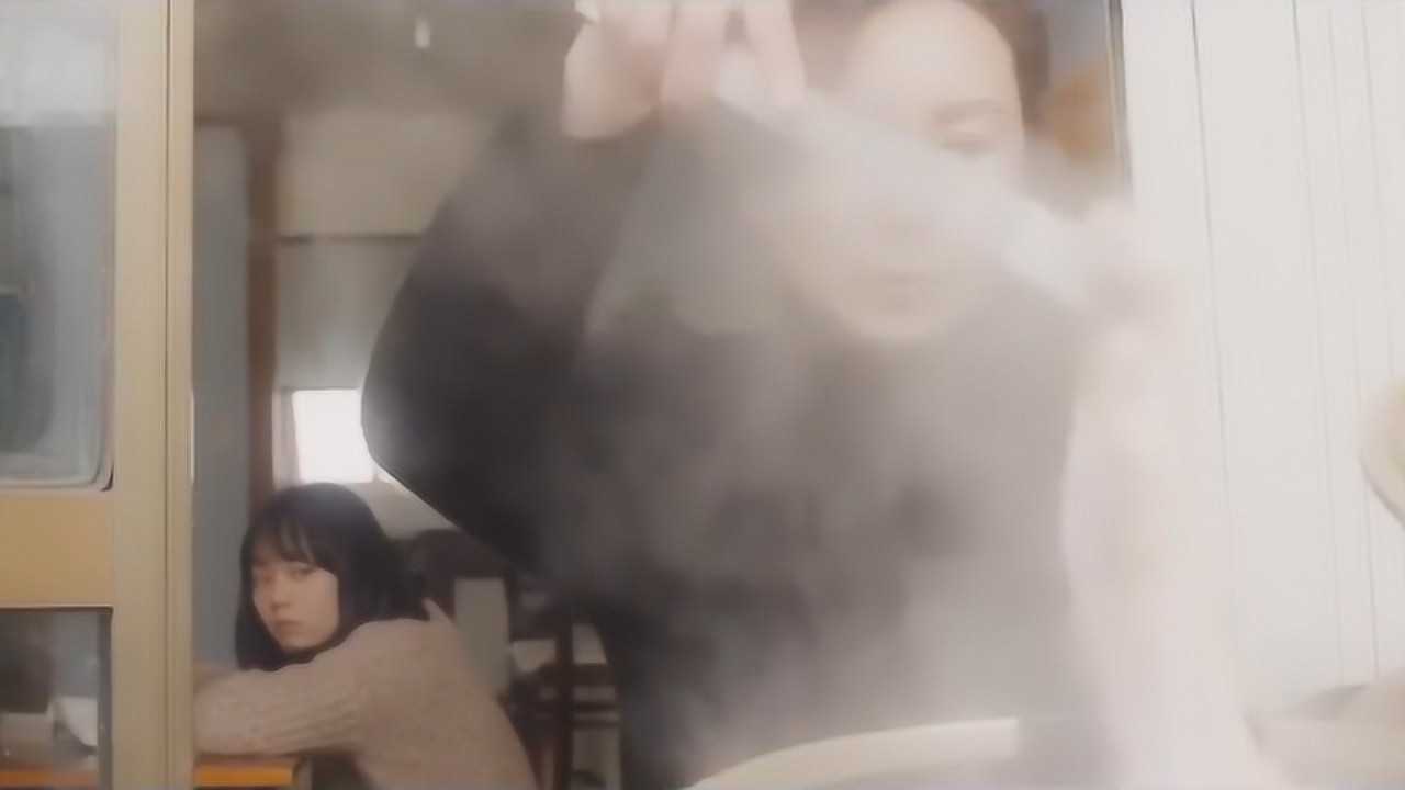 女孩考试没考好，回家脱光衣服，内衣还要被开水煮_高清