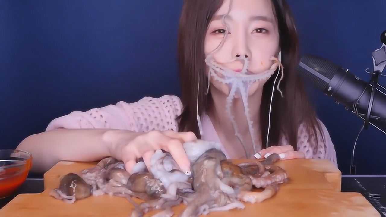 韩国小姐姐吃活章鱼一口一个真过瘾网友起鸡皮疙瘩