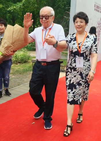 87版红楼梦作曲家王立平和歌唱家陈力参加红楼梦30周年庆