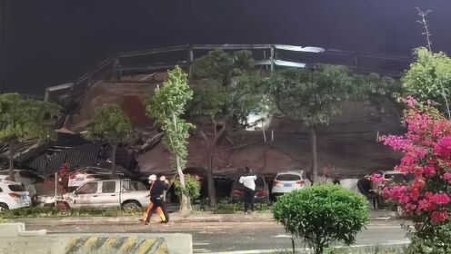 福建泉州一家酒店整栋楼倒塌 目击者：突然一声巨响 以为哪里爆炸了