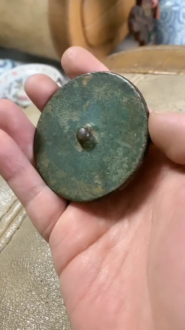 这是明代的护心镜古代的镜子不易碎