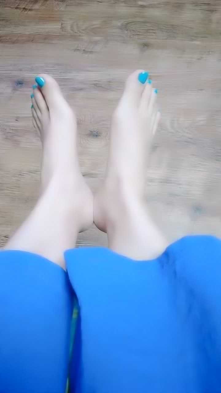 美女脚模的生活自拍女生的脚丫子为什么不臭你们知道吗