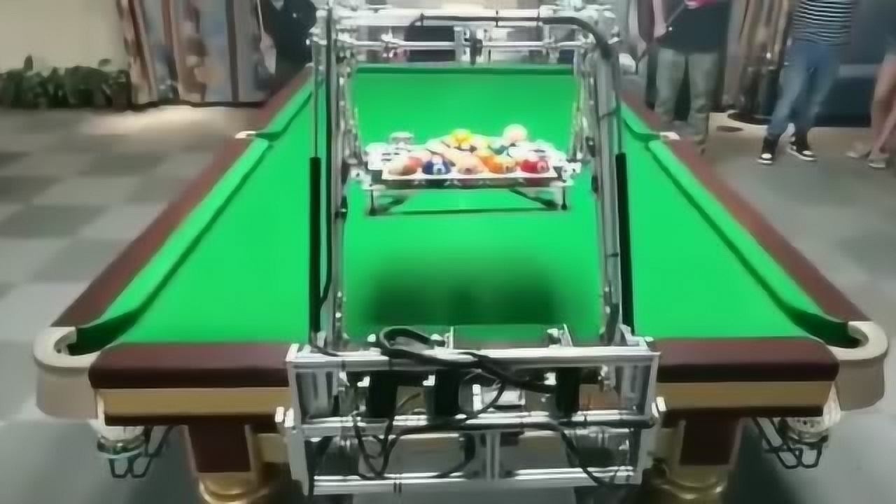 全自动台球摆球机器人摆脱了人工捡球的烦恼可以尽情的娱乐