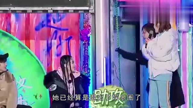 李小璐深夜开车外出,被嘲是个老司机,现身酒店换衣自拍