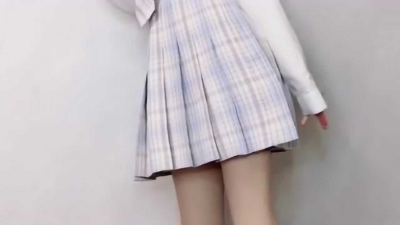 大家快来看这次jk制服妹子的变装秀有没有被美女击中你的小心脏啊