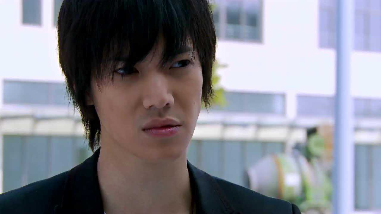 铠甲勇士铠传马青山逐渐被病毒侵蚀情绪也愈发残暴