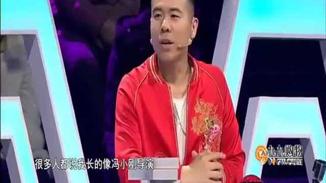 “年轻版冯小刚”表演彩绸舞,台下观众竟被美到了!