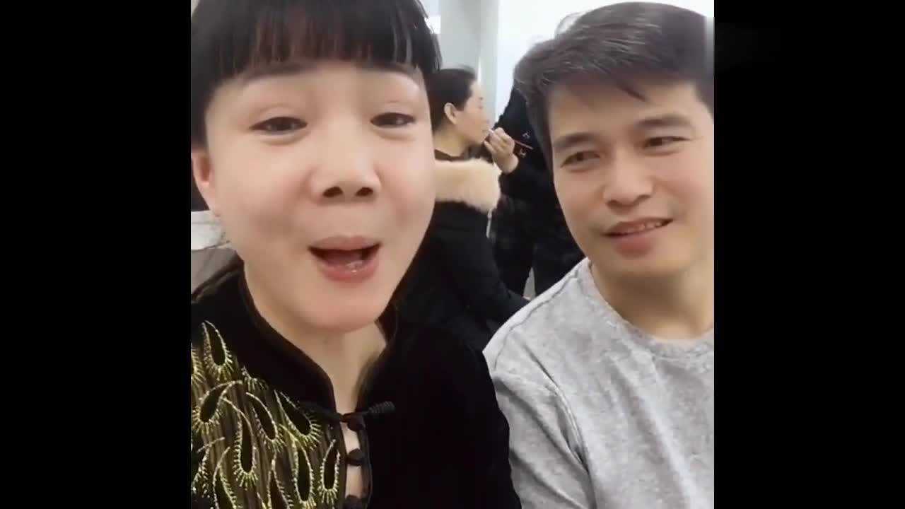 东北二人转盛喆和郭旺搞笑演唱这都接不上了
