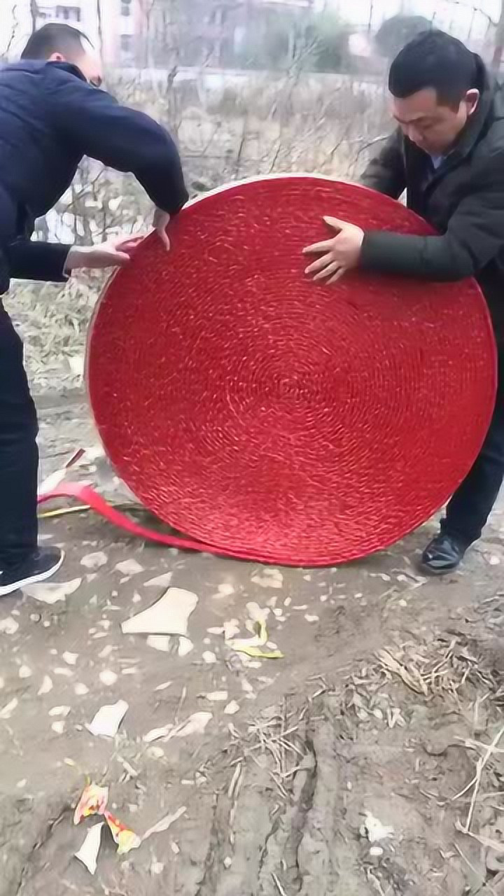 这是我见过最长的鞭炮,知道多少米吗?