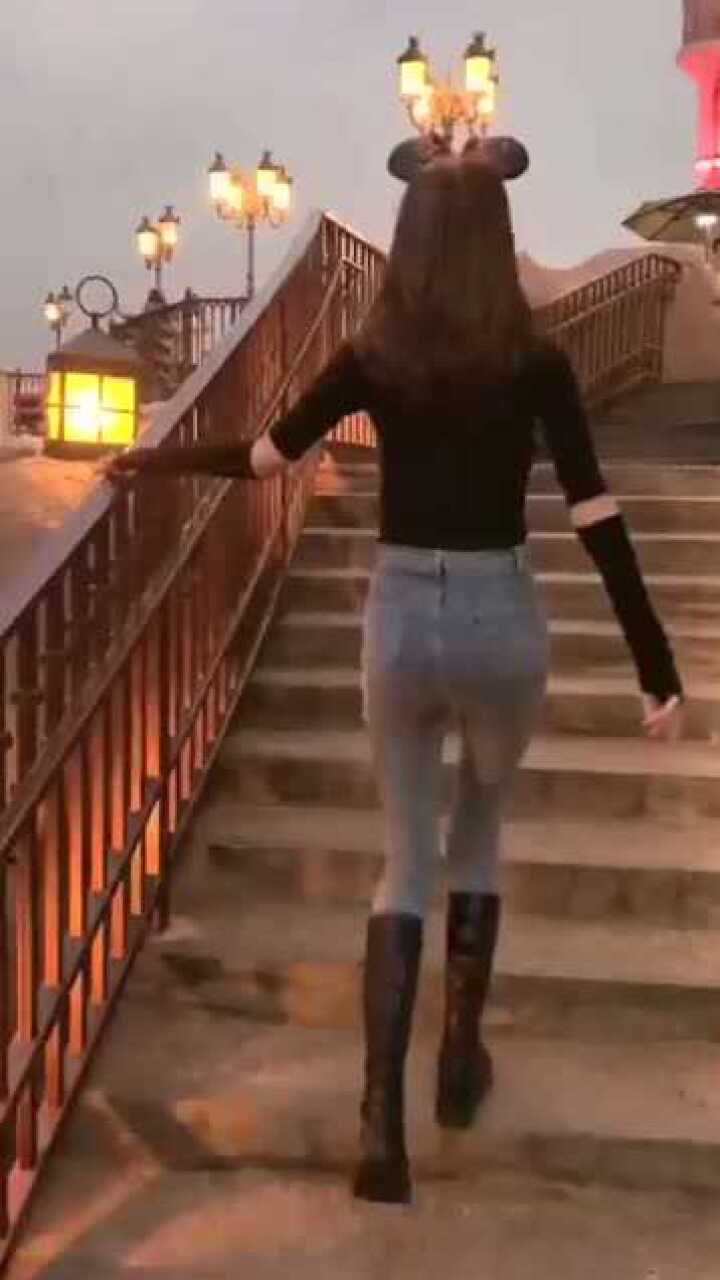 果然身材好的美女都是背影杀手不能看到正脸