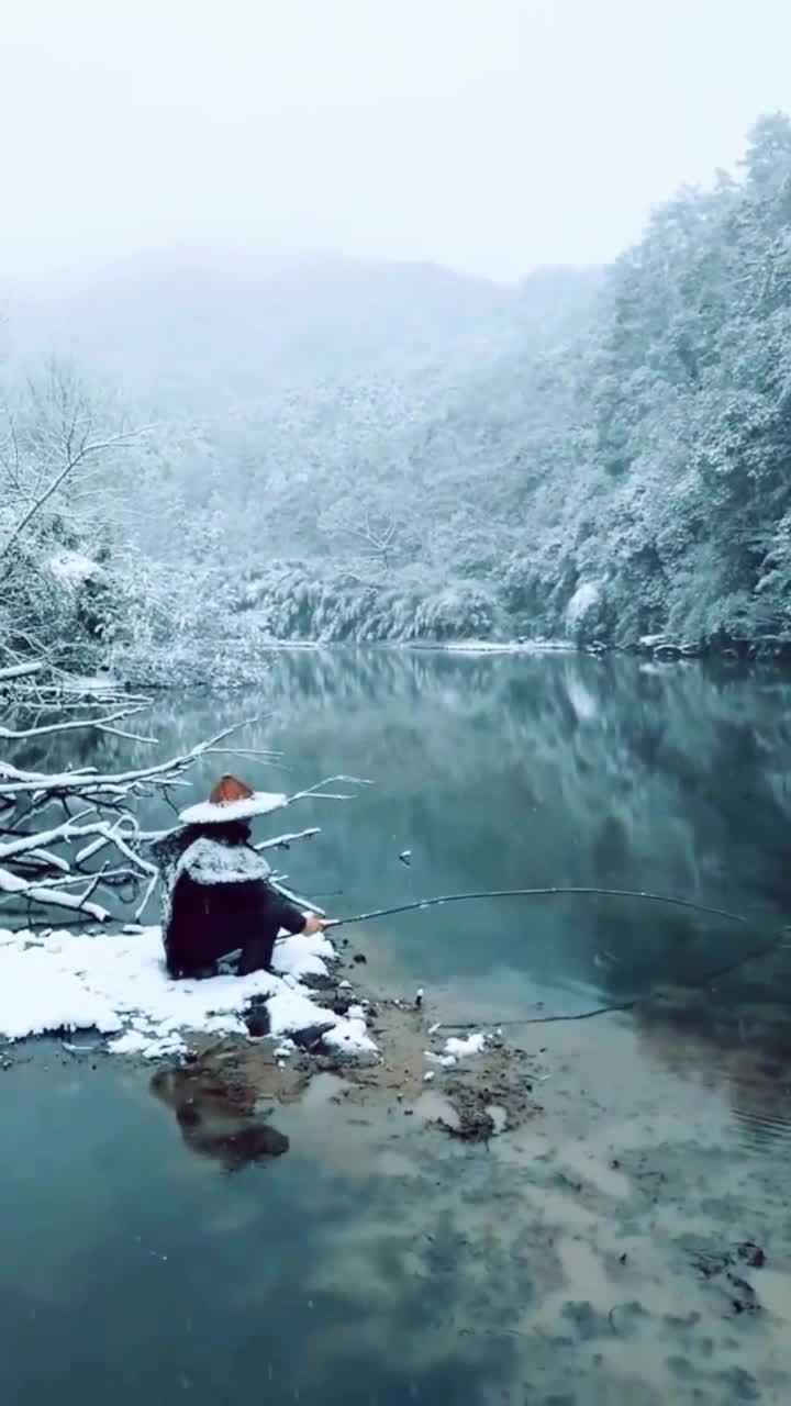 孤舟蓑笠翁独钓寒江雪这一画面感觉真有仙境般的美