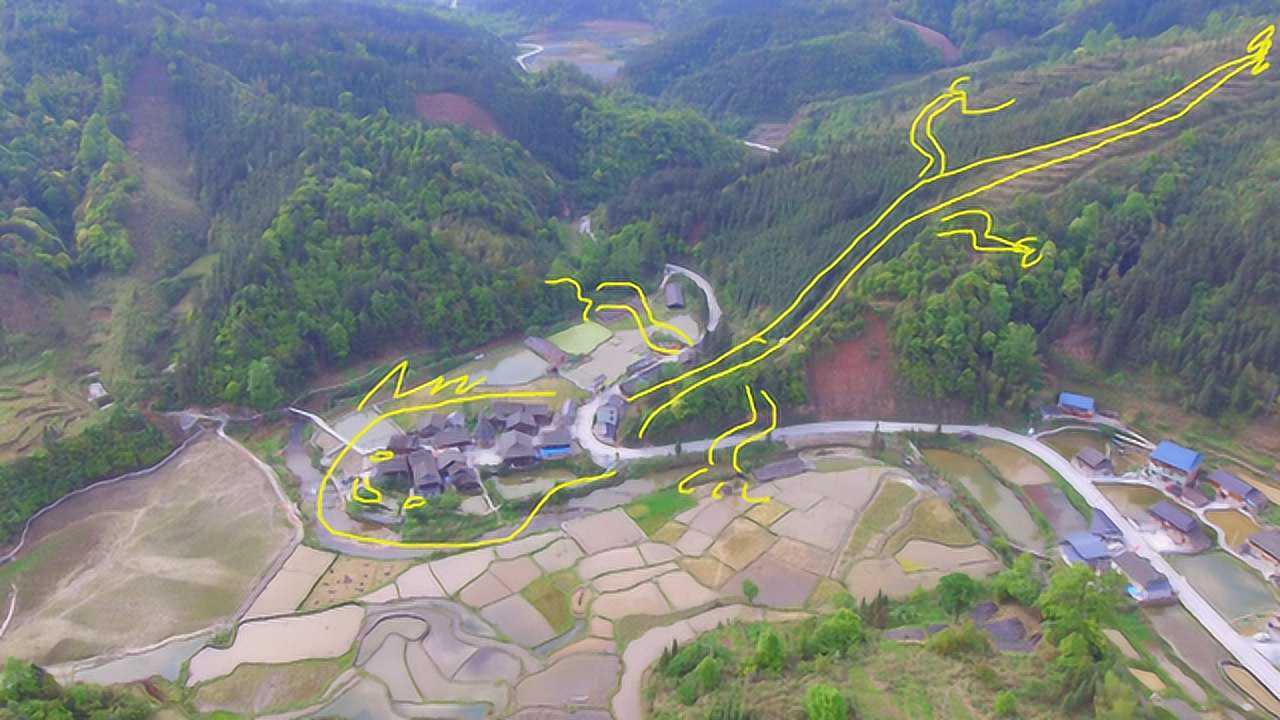 贵州农村,这个村子刚好坐落在龙头之上,这才是顶级的风水宝地