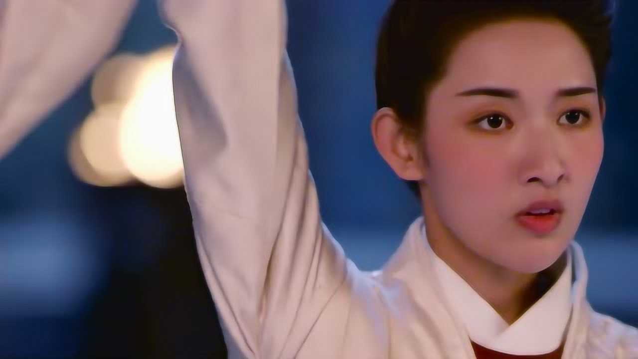 沈蝶依输掉游戏,同学们起哄让子安跟她表白,蝶依牵手那一刻太甜了