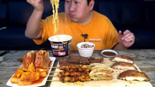 韩国大胃王吃播视频：兴森 油炸食物配拉面