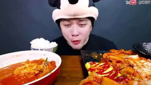 韩国大胃王吃播视频：球球小哥 拉面和泡菜