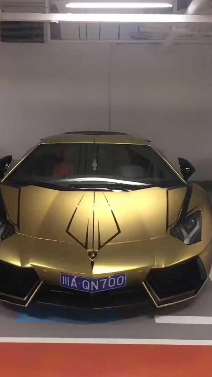 黄金版兰博基尼大牛这真是豪气的颜色啊你觉得呢