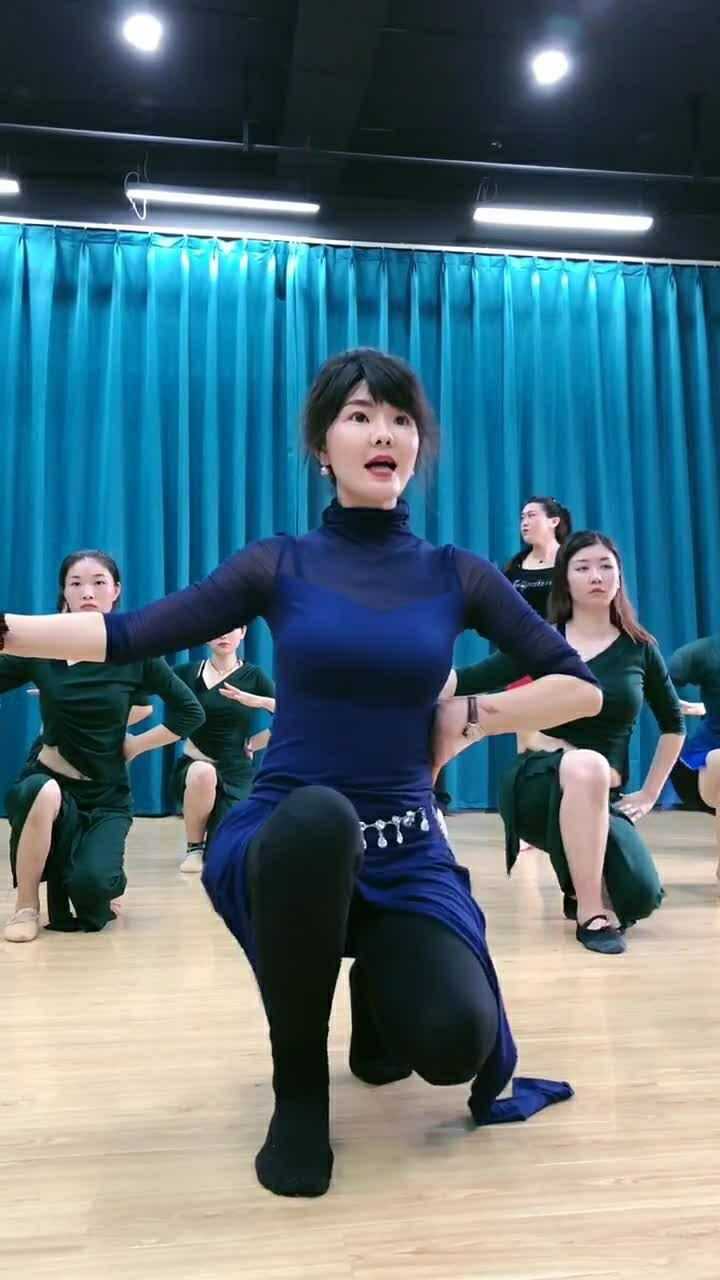 抖胸动作练习老师有特殊的练习方法哦