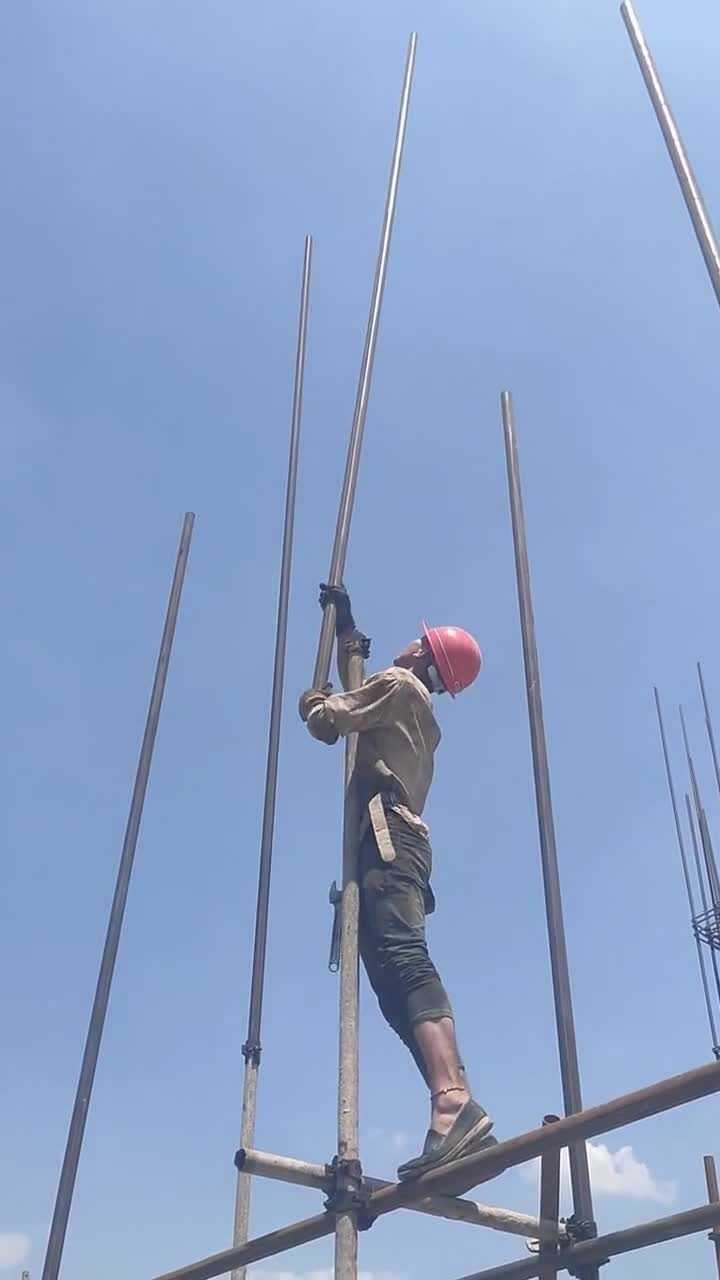 工地上最危险的工种架子工一日赚600全都是在搏命啊