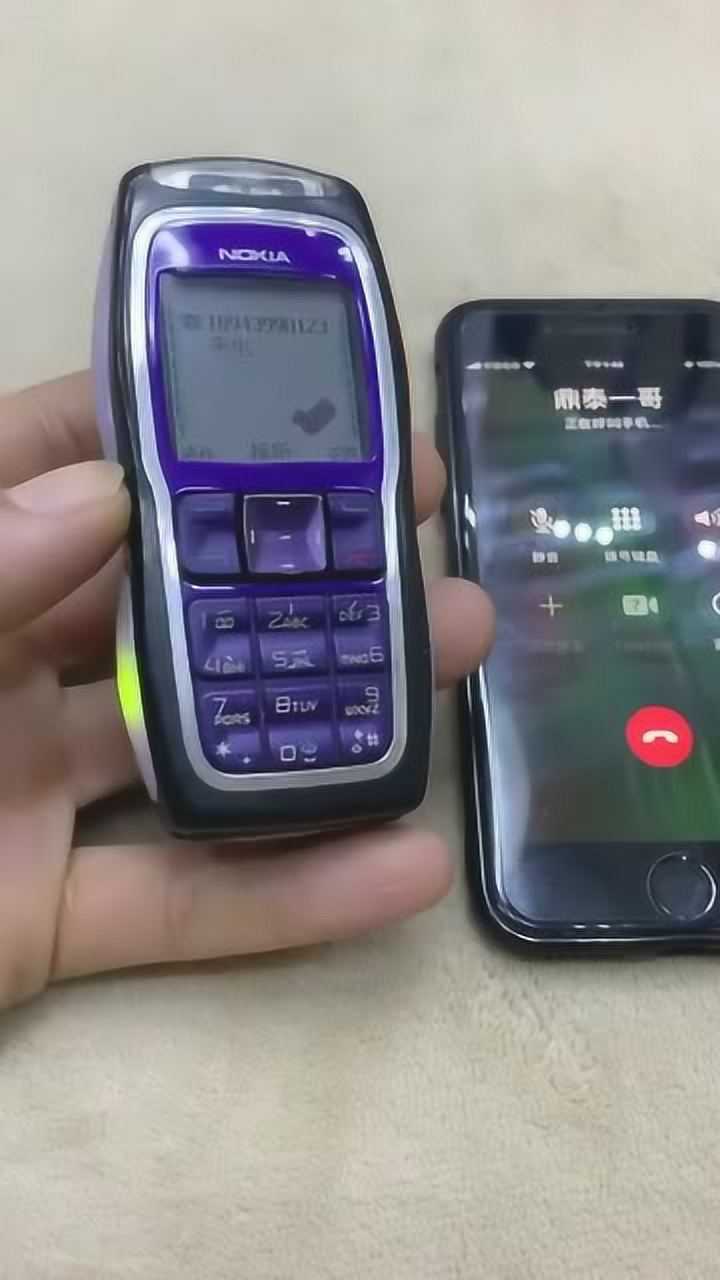 诺基亚3220跑马灯的鼻祖这颜值不蹦迪都可惜了