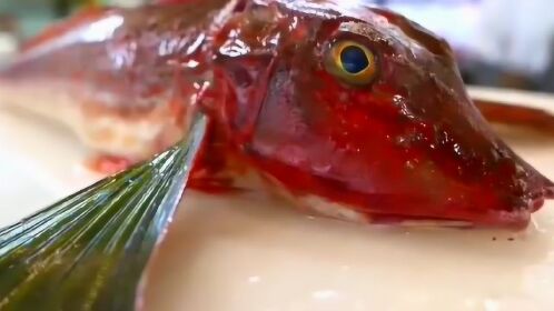 飞鱼做刺身,口感一定很不错,看着都很诱人