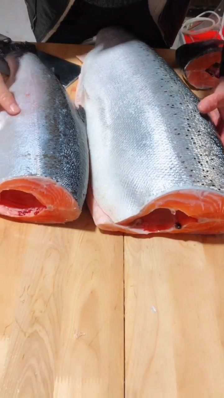 教你们区分虹鳟鱼与三文鱼的区别在商场上一定要擦亮眼睛