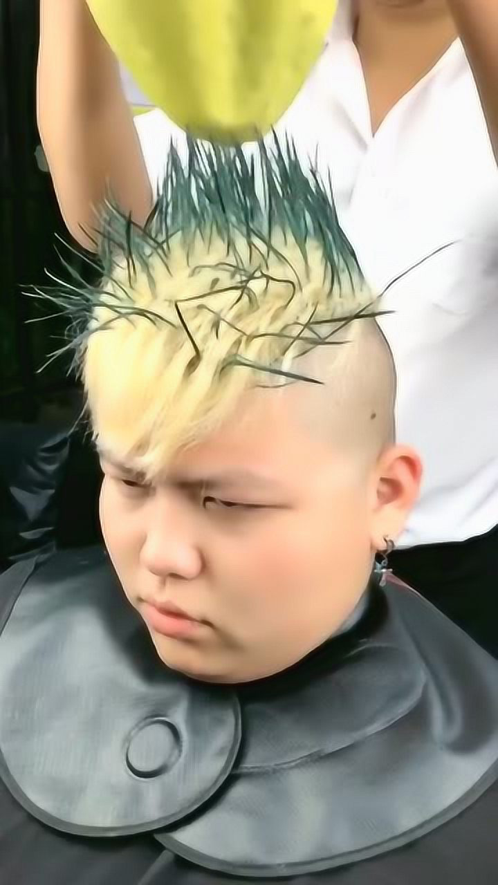 这个发型是什么水平哪个托尼老师干的他跟你有仇吧