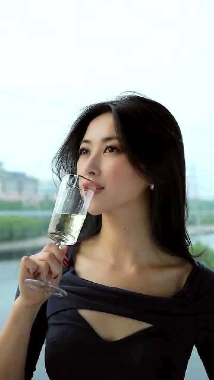 这是精英律师里面的丽娜吗