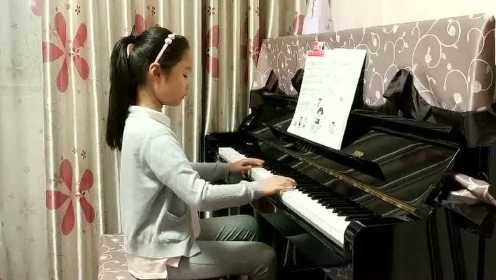 8岁小朋友弹钢琴练习曲