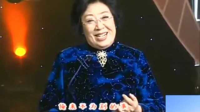 河南坠子表演艺术家马玉萍《借髢髢》,曲调优美,观众掌声阵阵