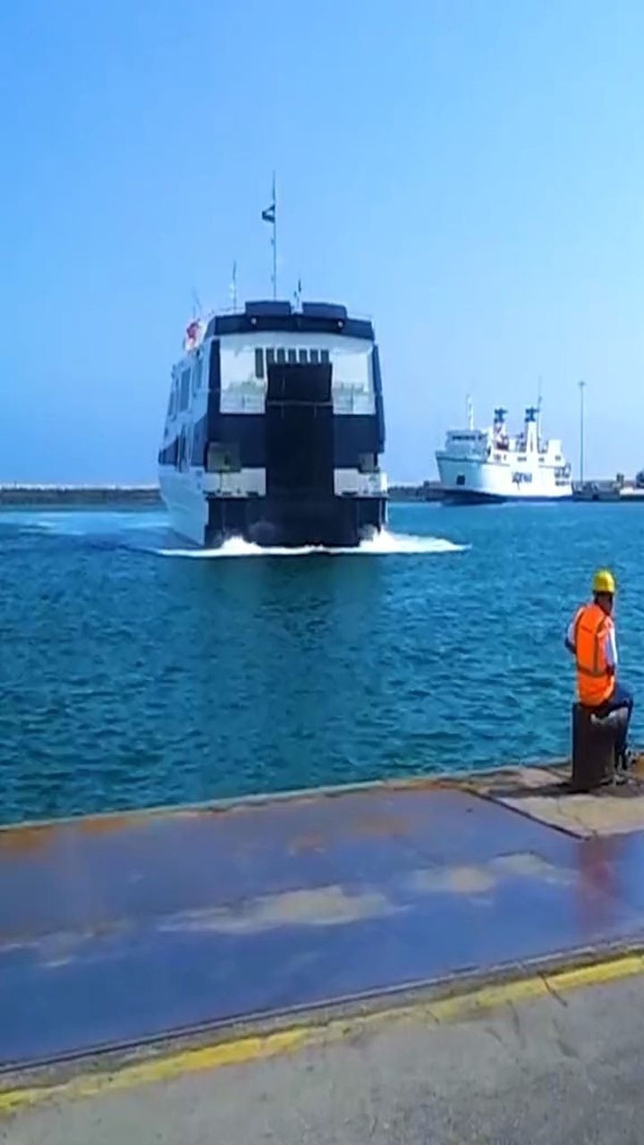 大船靠岸是什么样的?