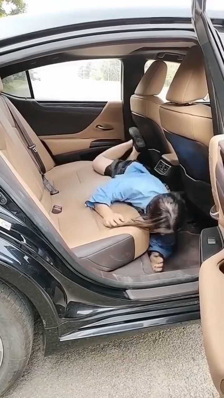 在车里睡觉睡不舒服怎么办看我的