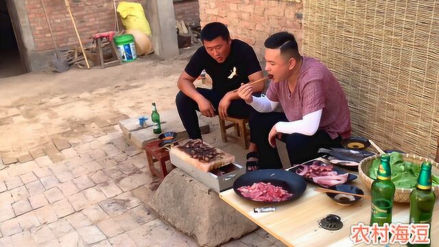 海浢用玫瑰盐版来烤牛肉,没想到味道真特别,朋友吃的真过瘾~