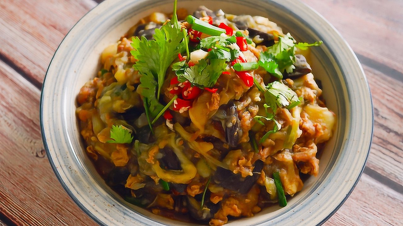 东北特色家常菜,酱拌茄子土豆泥蒸出来的美味,营养健康简单易做