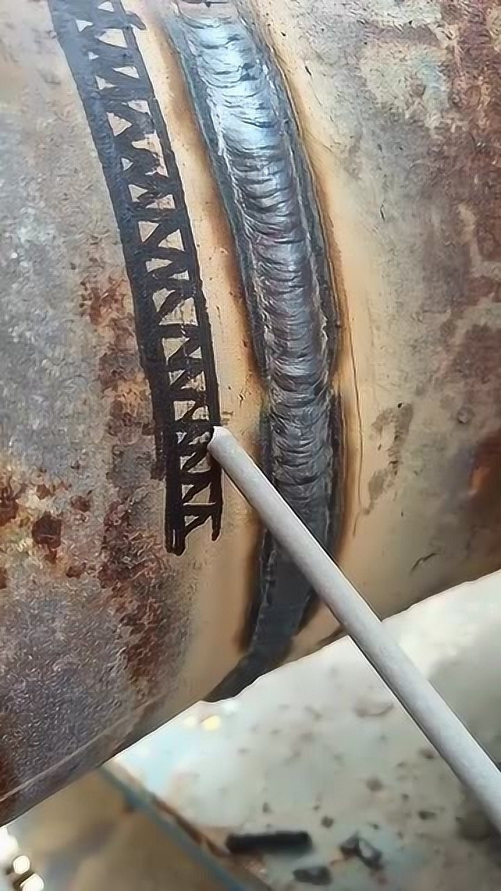 电焊的新手朋友们这次讲一下手把焊盖面注意哪些